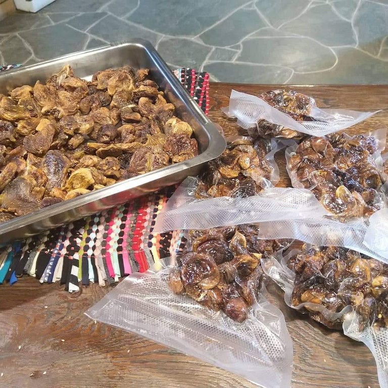 dry figs packaged in vacuum and in baking pan at 'Narlis Farm'
